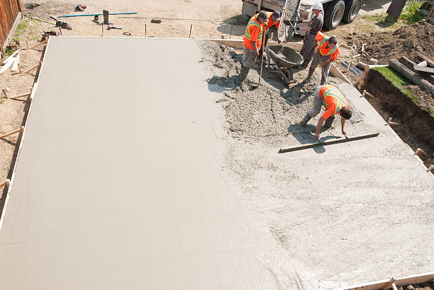 Best Concrete Sidewalk Installation in Csar Chvez, TX